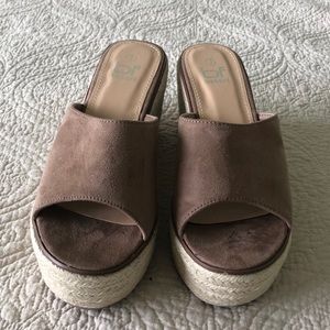 NWOT beige wedges